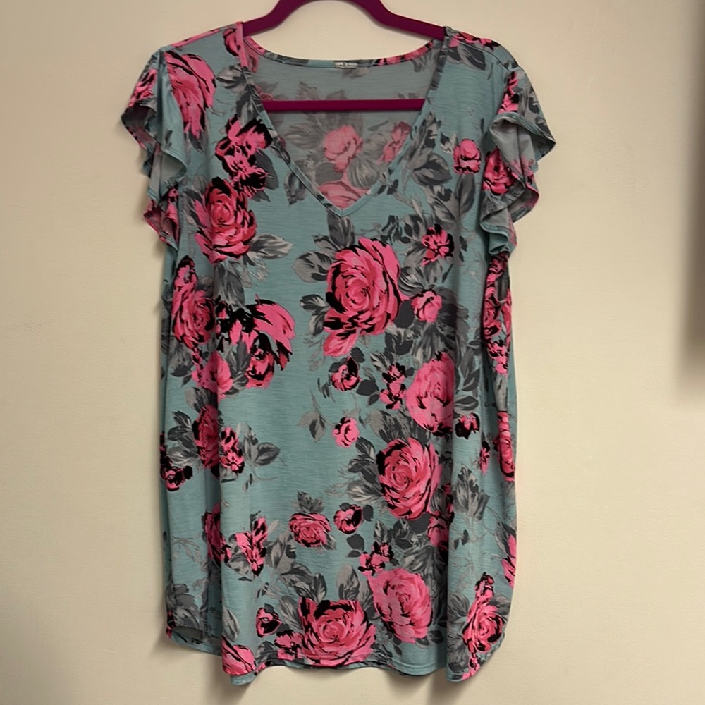 Floral ruffle sleeve top